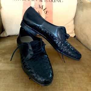 Trotters Women’s Black Oxfords